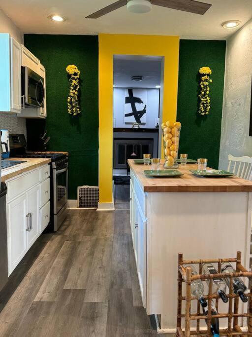 Tranquil Zen Oasis, Banksville, Pittsburgh, Canton Avenue Apartment *